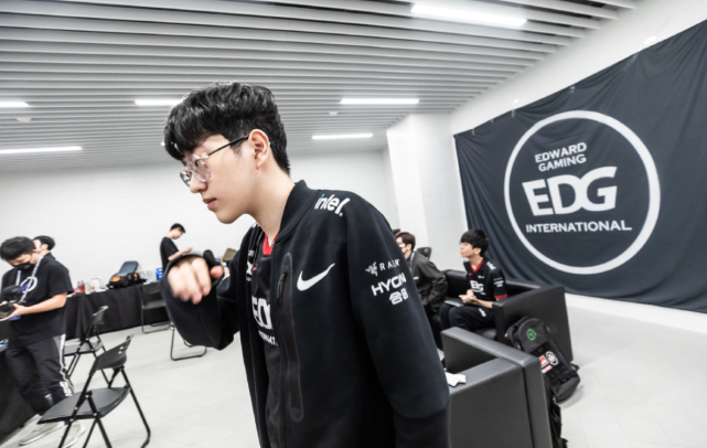 也受益於尤 也受益於尤