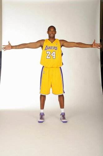 Bin发表情动态，疑似不满黑子喷他的超级KDA羊