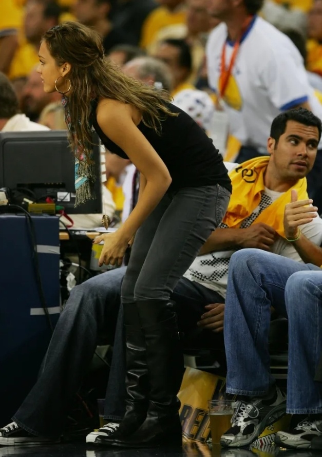 快船对阵独行侠三连败，独行侠逆转取胜，弗拉格创历史纪录。