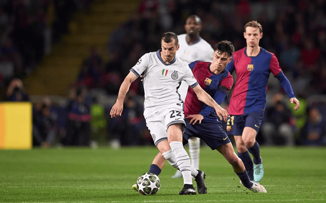 本菲卡客场2-0阿贾克斯，萨穆埃尔-达尔、巴雷罗建功